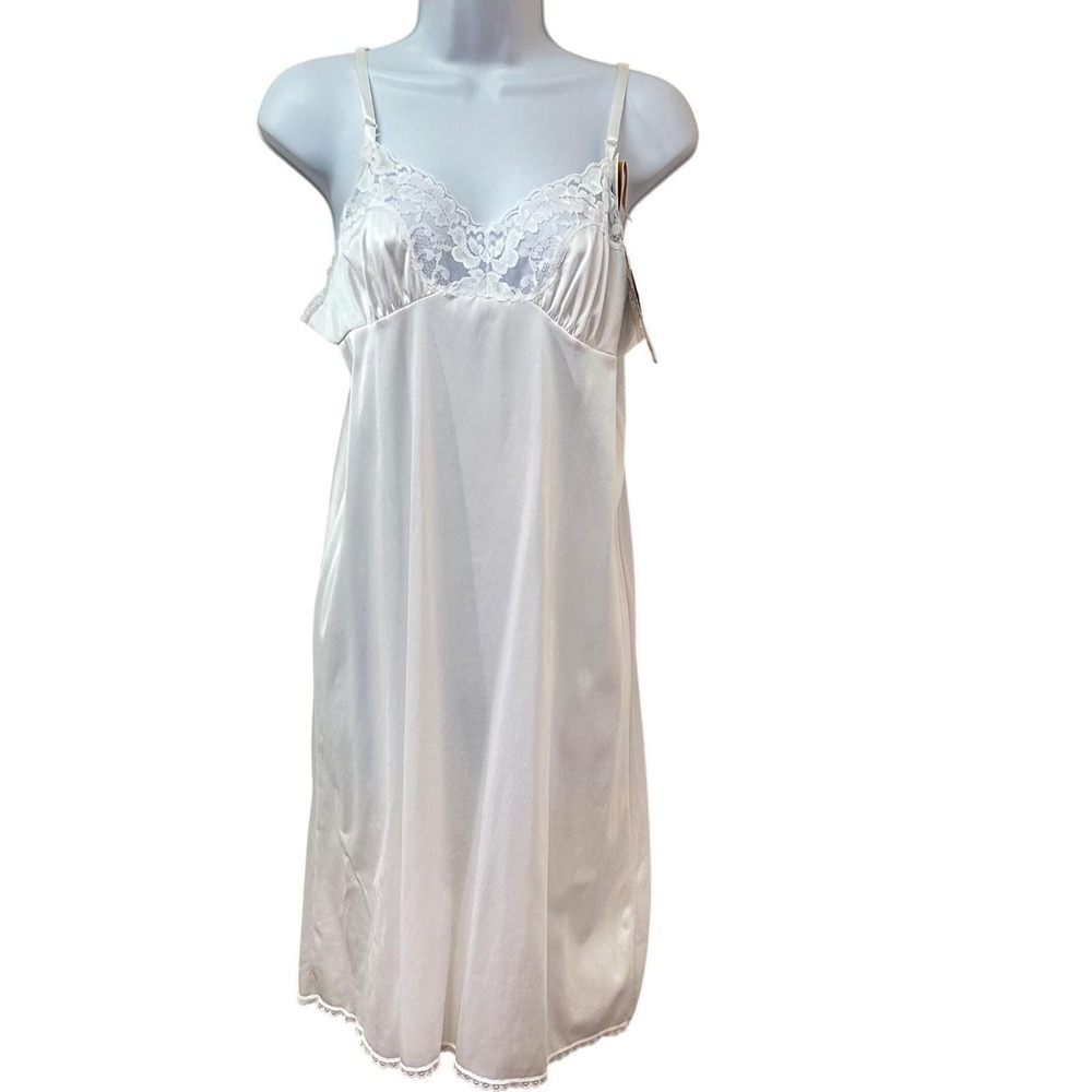 Vassarette Signature Lace Full Slip White Ice Style 10-105 Size 36 NWT